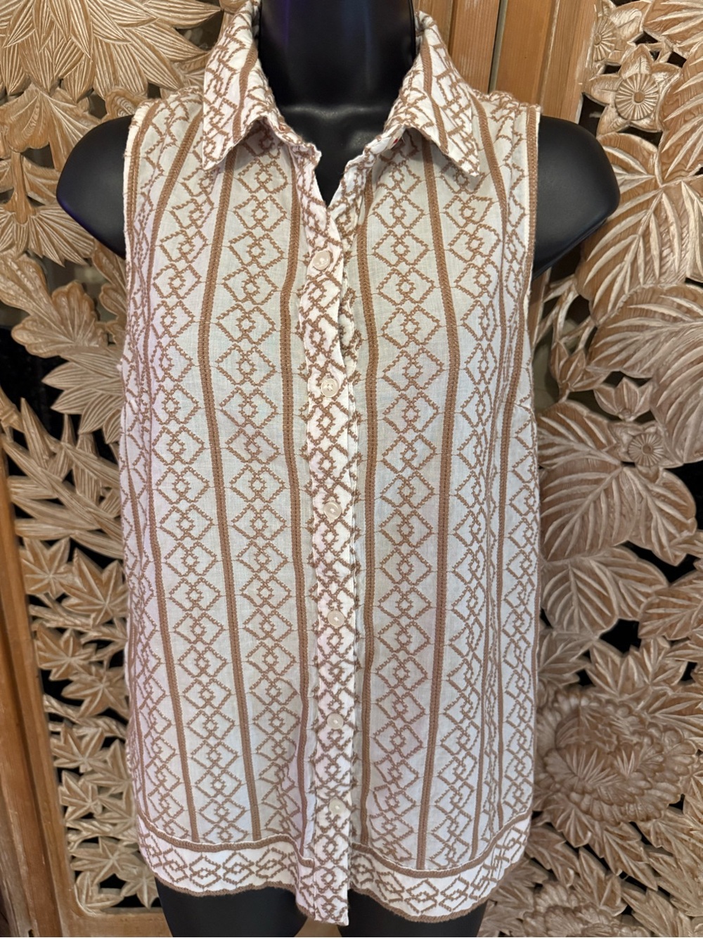 Women’s Beautiful Button-Down Sleeveless Blouse